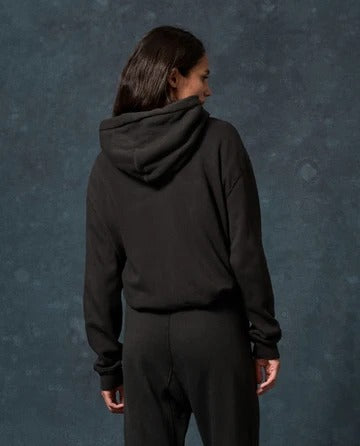 THE GREAT - Fleece Campus Hoodie in Almost Black Sweatshirts