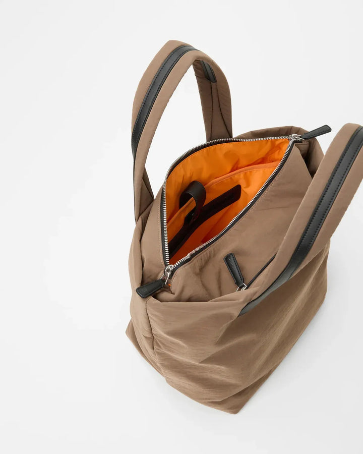 VEE COLLECTIVE - Essence Tote Small in Mink Trench