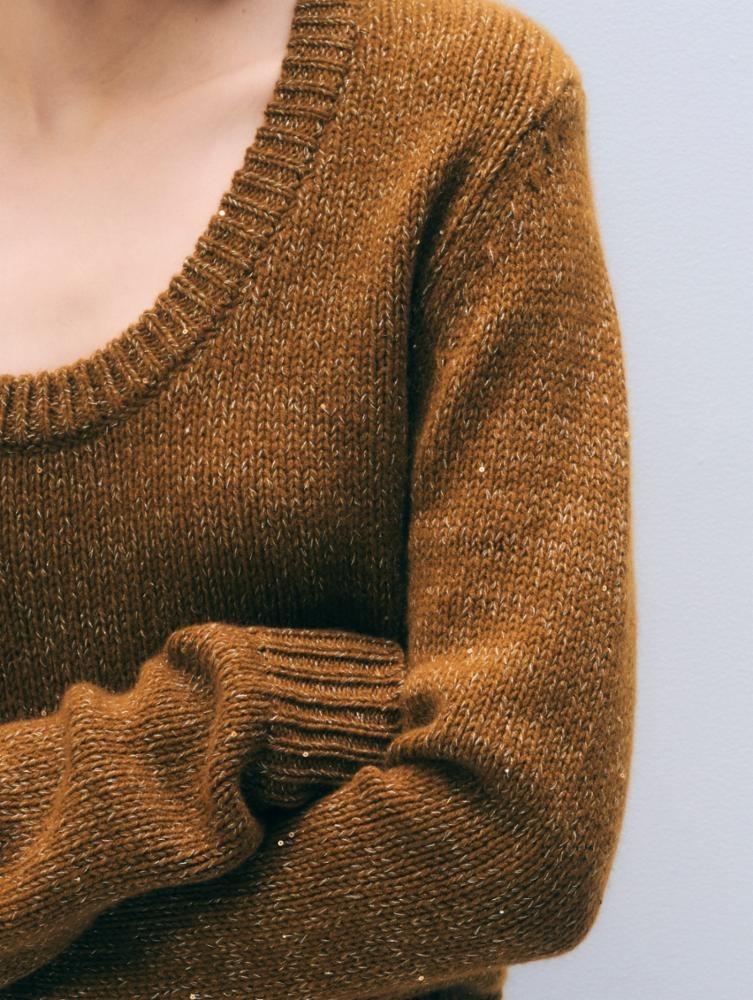 WHITE & WARREN - Cashmere Shine Scoop Neck in Antique Gold