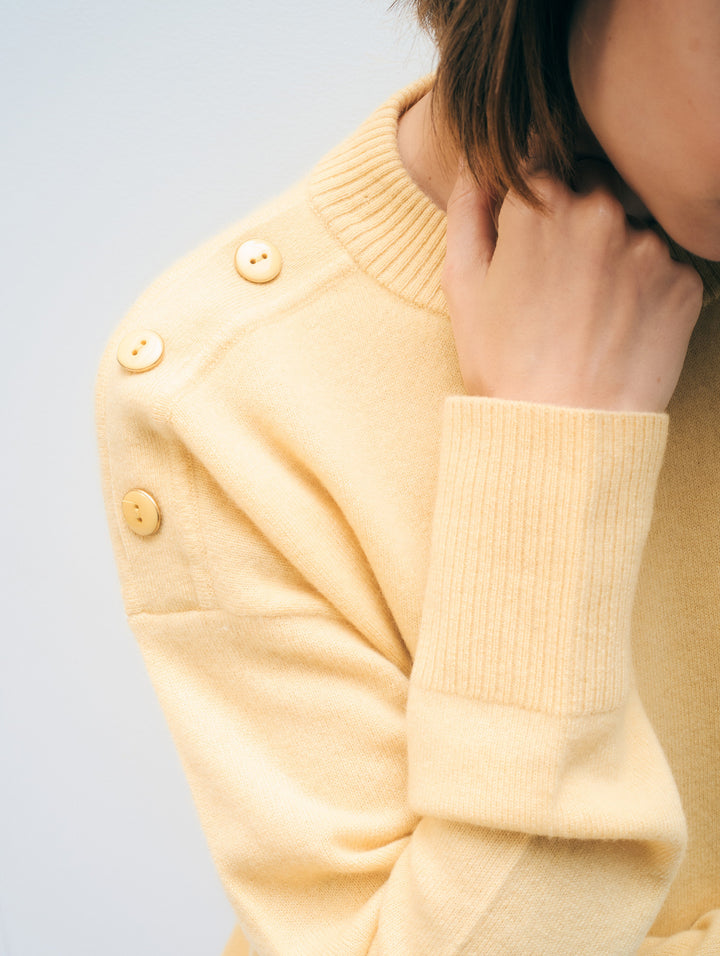 WHITE & WARREN - Cashmere Blend Button Shoulder Crewneck in Butter