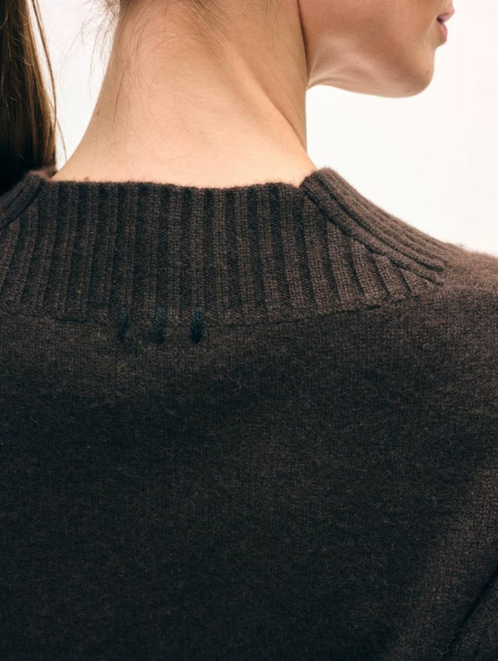 White + Warren - Wide Rib Trim V-Neck in Dark Umber