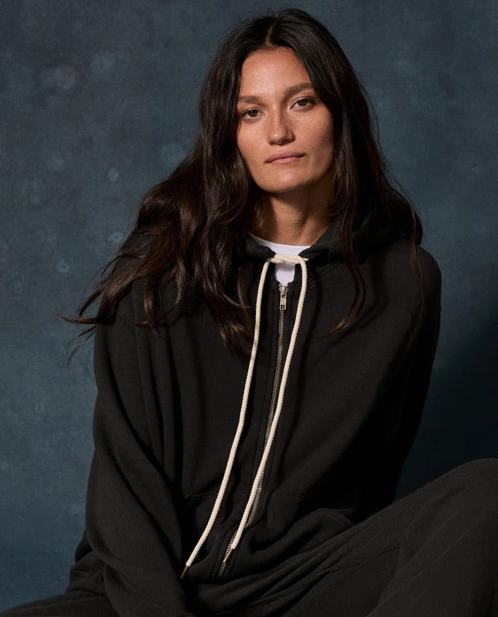 THE GREAT - Fleece Campus Hoodie in Almost Black Sweatshirts