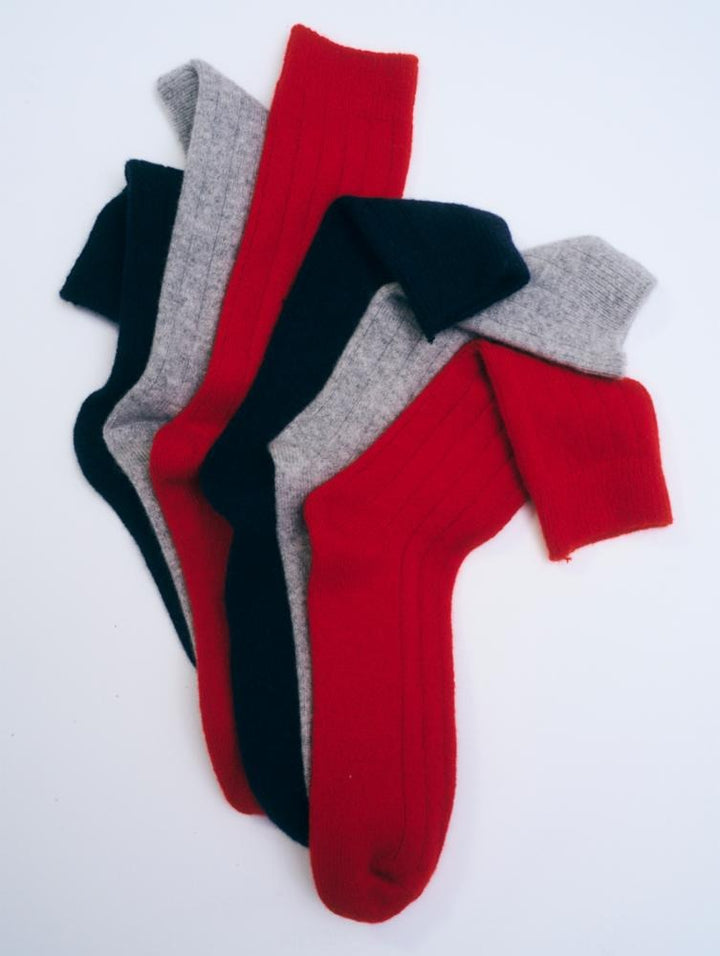 WHITE & WARREN - Cashmere Ribbed Socks in Deep Navy