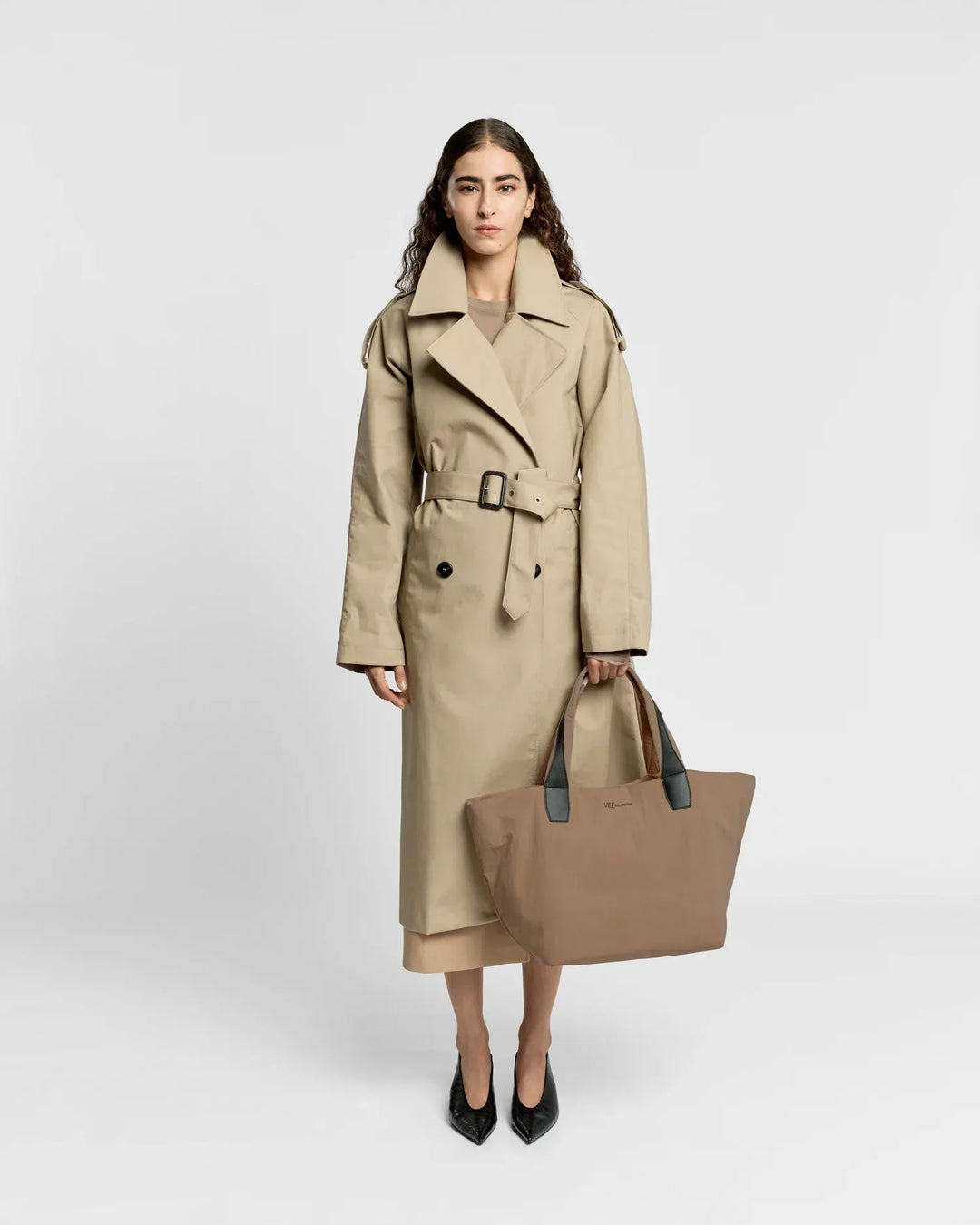 VEE COLLECTIVE - Essence Tote Medium in Milk Trench