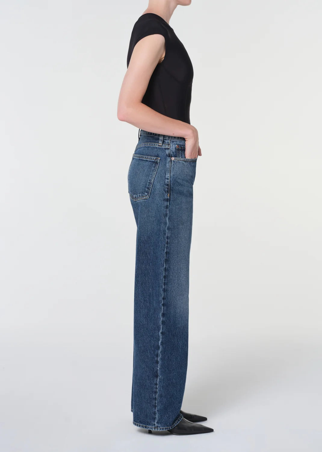 AGOLDE - Arc Jean 32 in Shortwave