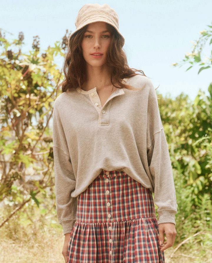 The Great - The Quilt Edge Henley Sweatshirt In Light Heather Grey