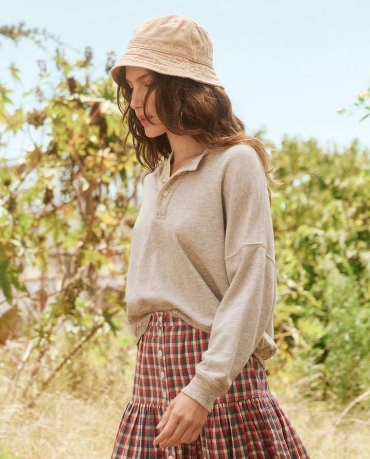 The Great - The Quilt Edge Henley Sweatshirt In Light Heather Grey