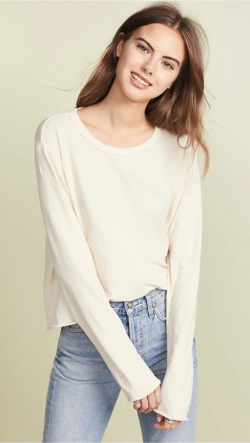 The Great - The Long Sleeve Crop Tee in Washed White