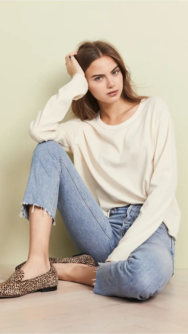 The Great - The Long Sleeve Crop Tee in Washed White
