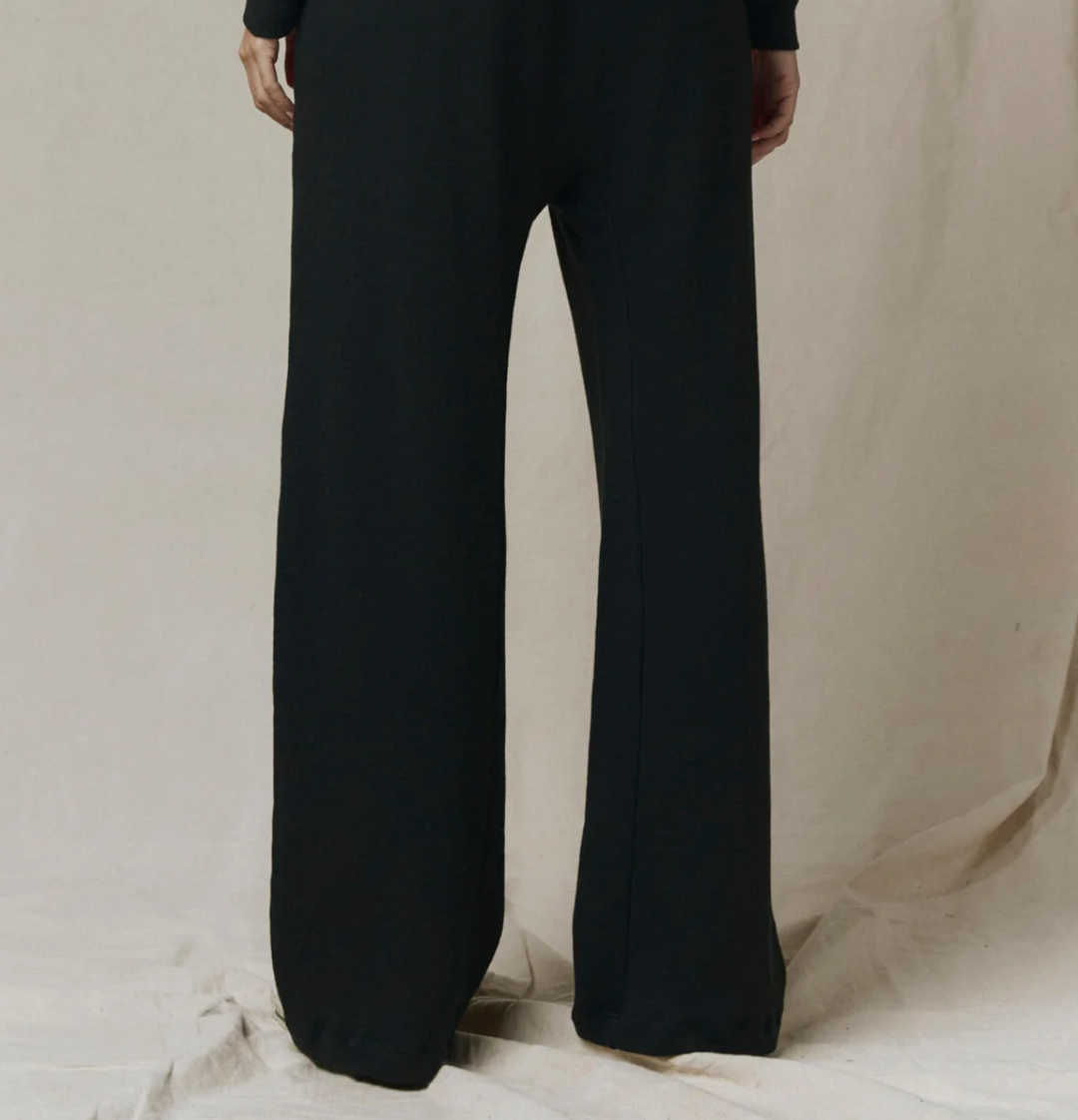THE GREAT - The Horse Shoe Sweatpant in Almost Black Sweatpants