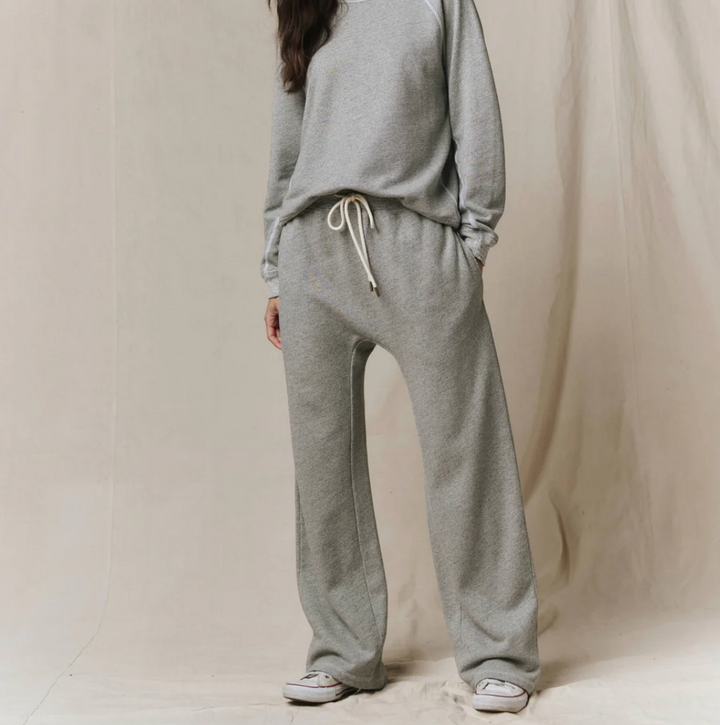 THE GREAT - The Horse Shoe Sweatpant in Varsity Grey Sweatpants