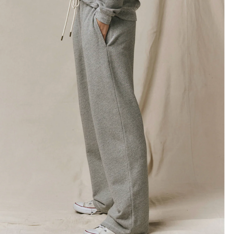 THE GREAT - The Horse Shoe Sweatpant in Varsity Grey Sweatpants