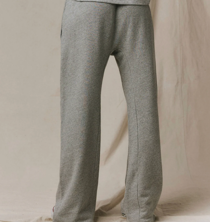 THE GREAT - The Horse Shoe Sweatpant in Varsity Grey Sweatpants