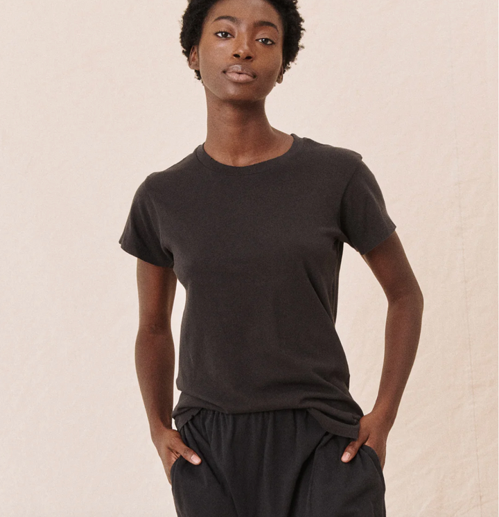 THE GREAT - The Slim Tee in Almost Black T-Shirts