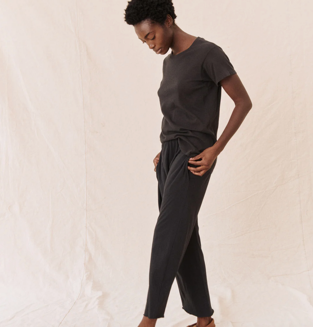 THE GREAT - The Slim Tee in Almost Black T-Shirts