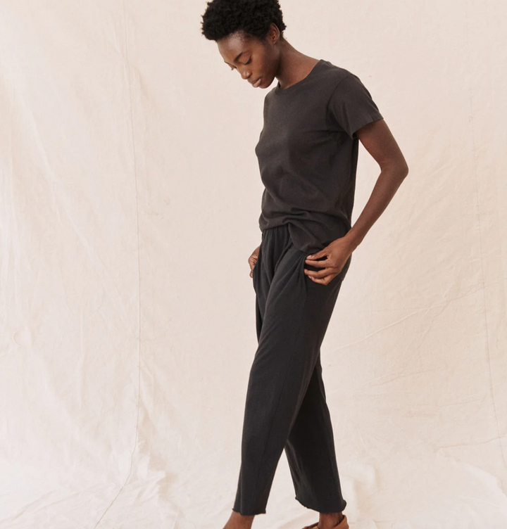 THE GREAT - The Slim Tee in Almost Black T-Shirts