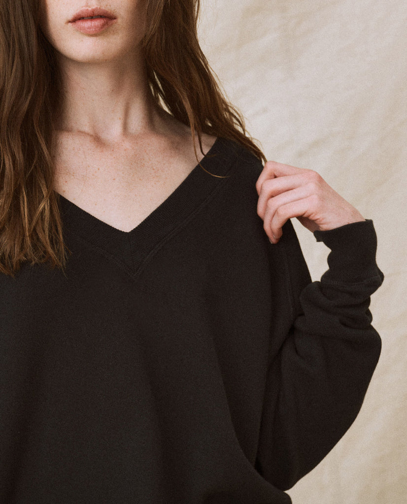 The Great - The V-Neck Sweatshirt in Almost Black