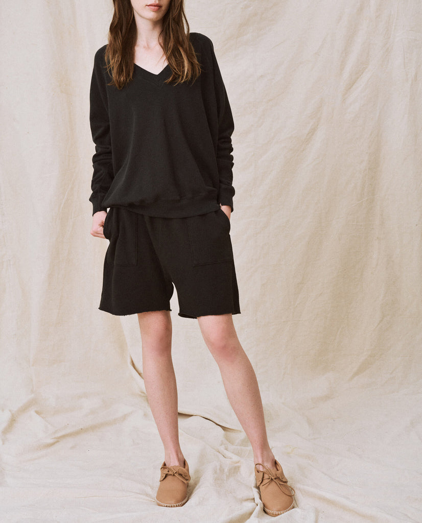The Great - The V-Neck Sweatshirt in Almost Black