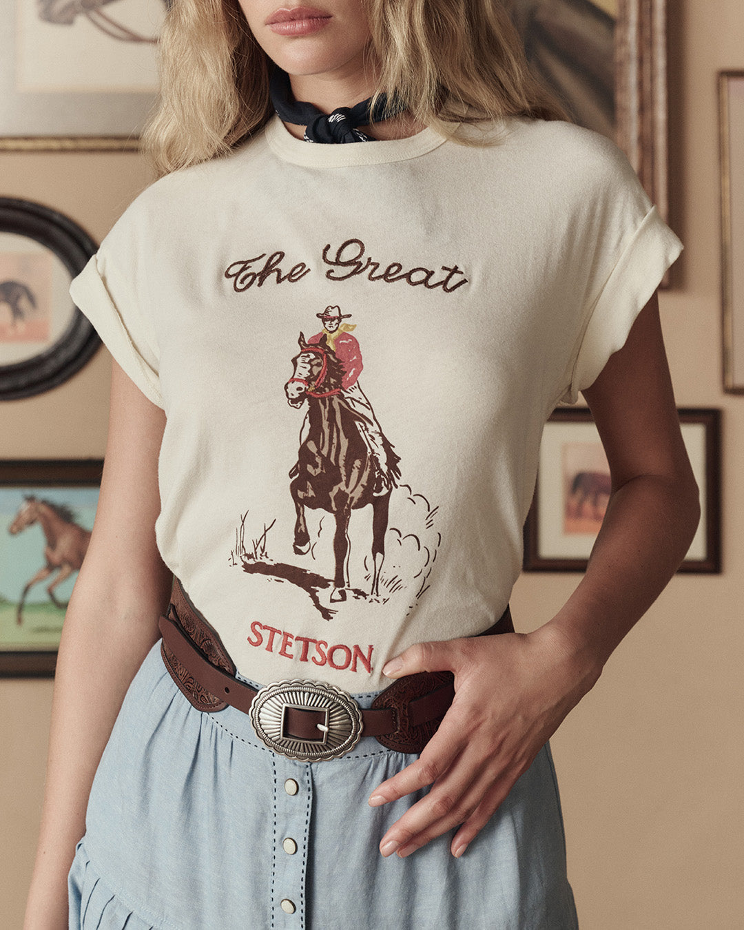 THE GREAT X STETSON - The Boxy Crew Stetson Graphic in Washed White Short Sleeve Tees