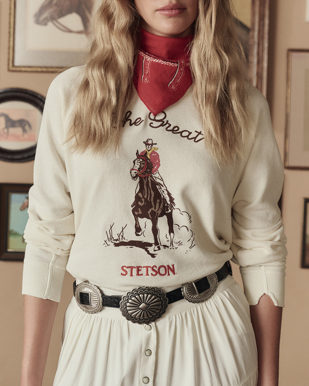 THE GREAT X STETSON - The College Sweatshirt Stetson Graphic in Washed White Sweatshirts