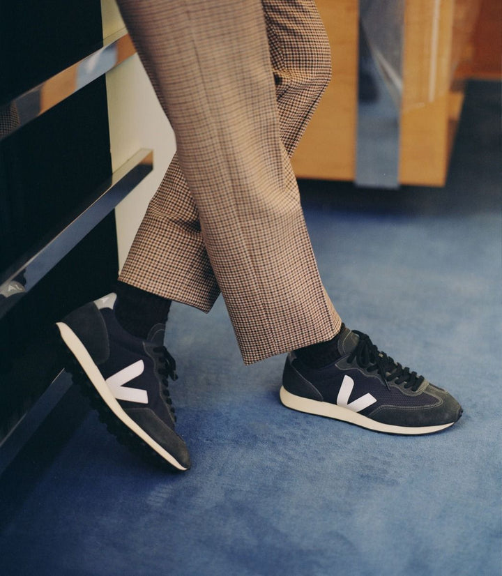 Veja - Rio Branco Alveomesh in Black White Oxford-Grey