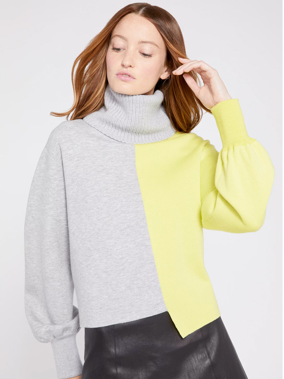 Alice + Olivia - Spencer Colorblock Turtleneck Sweater in Light Heather Grey/Sunny Lime