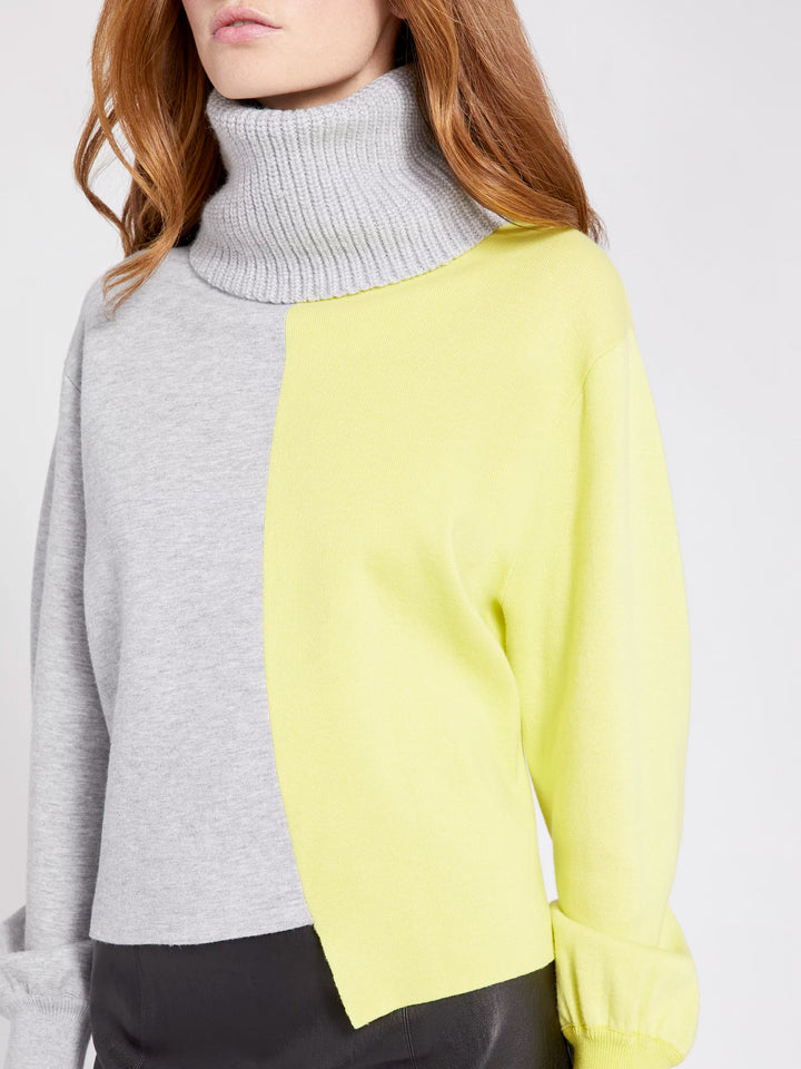 Alice + Olivia - Spencer Colorblock Turtleneck Sweater in Light Heather Grey/Sunny Lime