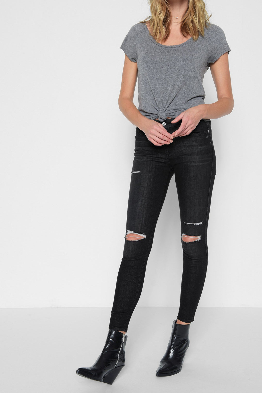 7 for all Mankind - The Ankle Skinny in Destroyed Noir