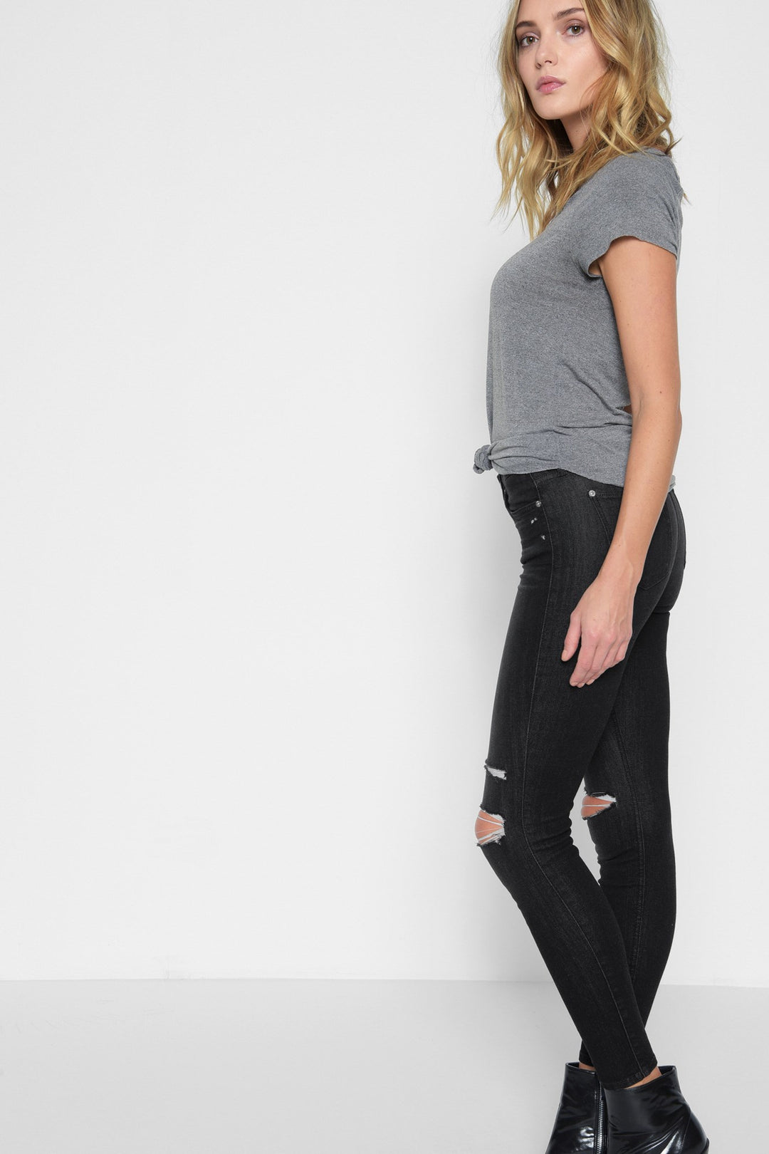 7 for all Mankind - The Ankle Skinny in Destroyed Noir