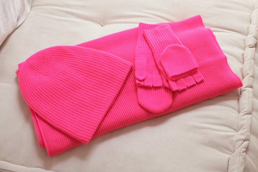 White + Warren - Cashmere Plush Rib Beanie in Neon Pink Sunrise