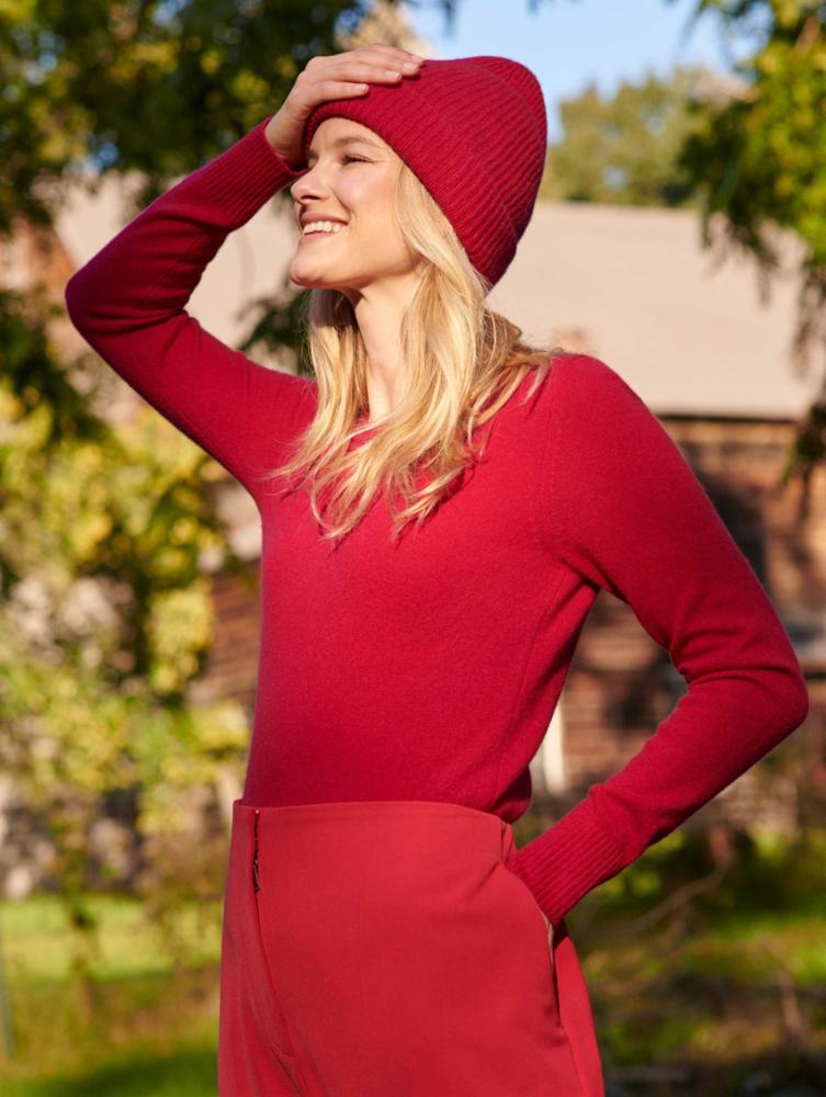 White + Warren - Cashmere Plush Rib Beanie in True Red