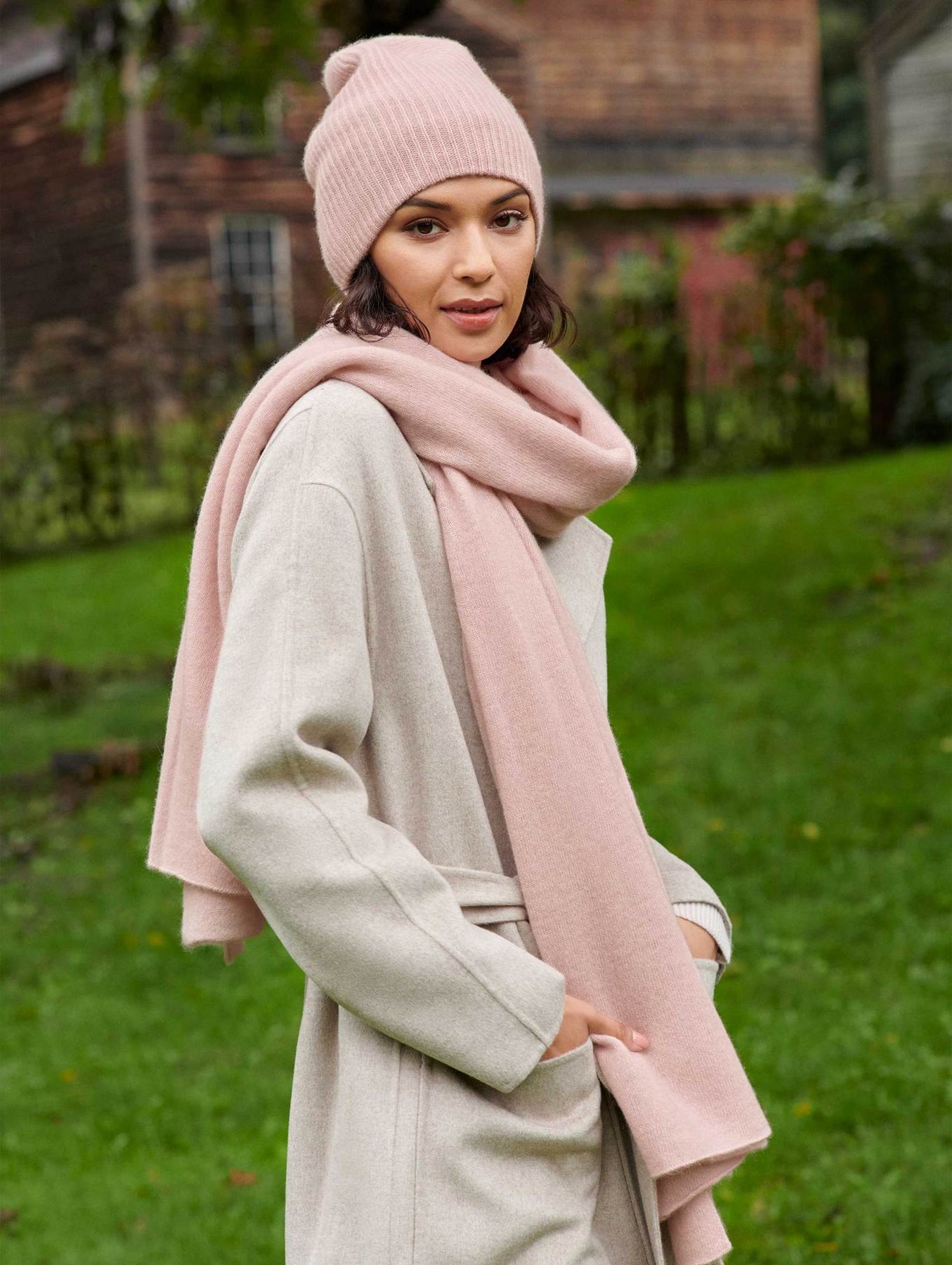 White + Warren - Cashmere Plush Rib Beanie in Blush Heather 