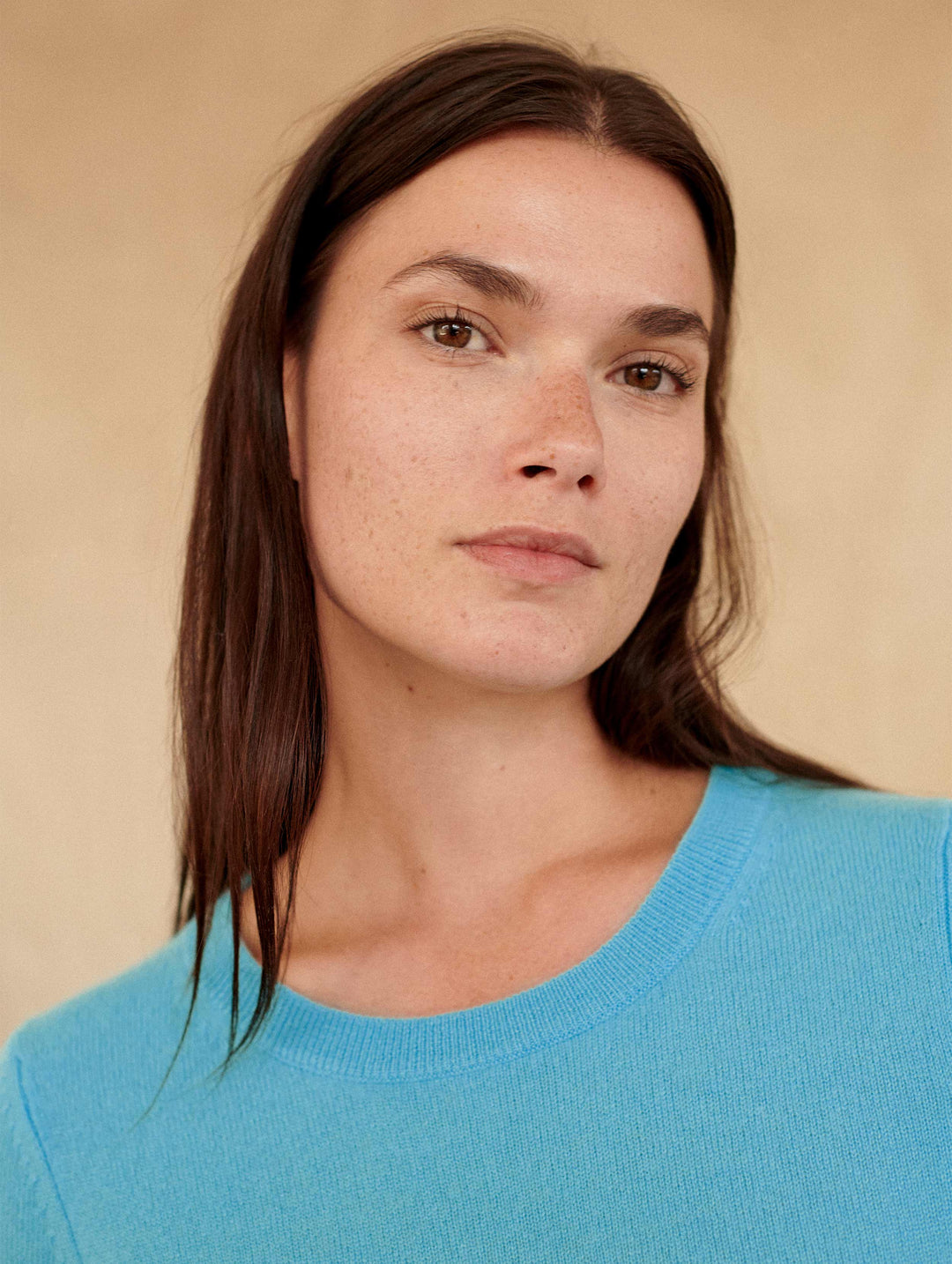 White + Warren - Cashmere Long Sleeve Crew Neck Sweater in Reflection Blue