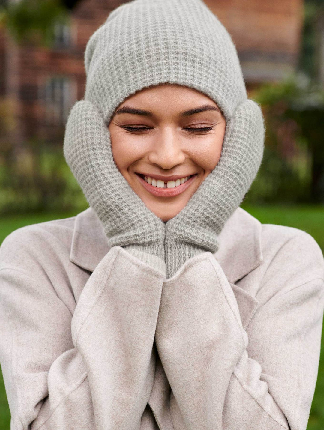 White + Warren - Cashmere Thermal Beanie in Misty Grey Heather