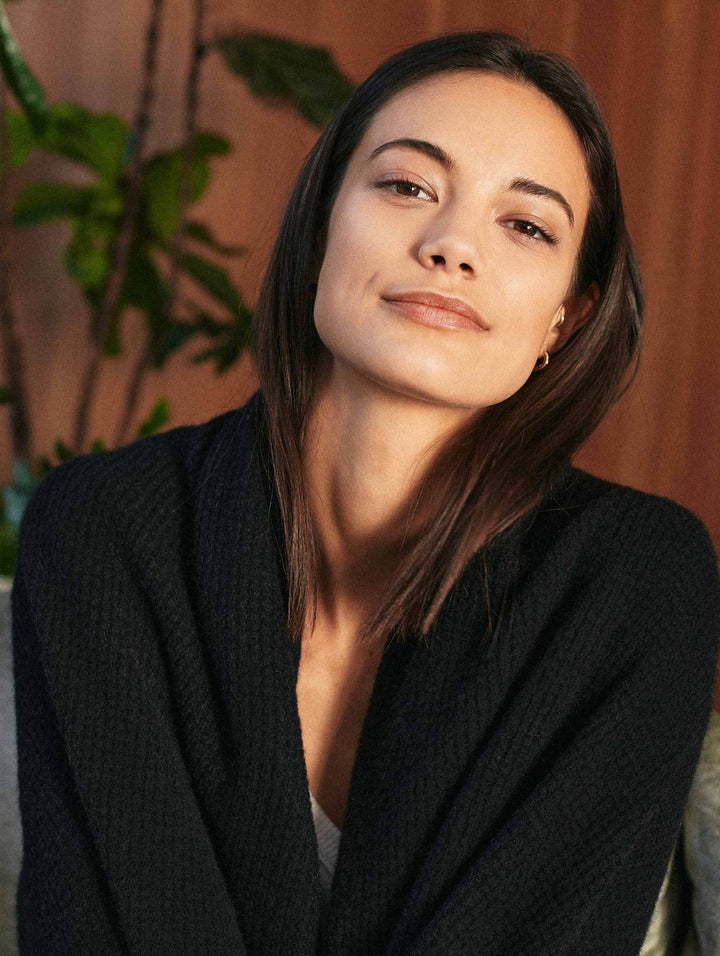 White + Warren - Cashmere Thermal Wrap in Black