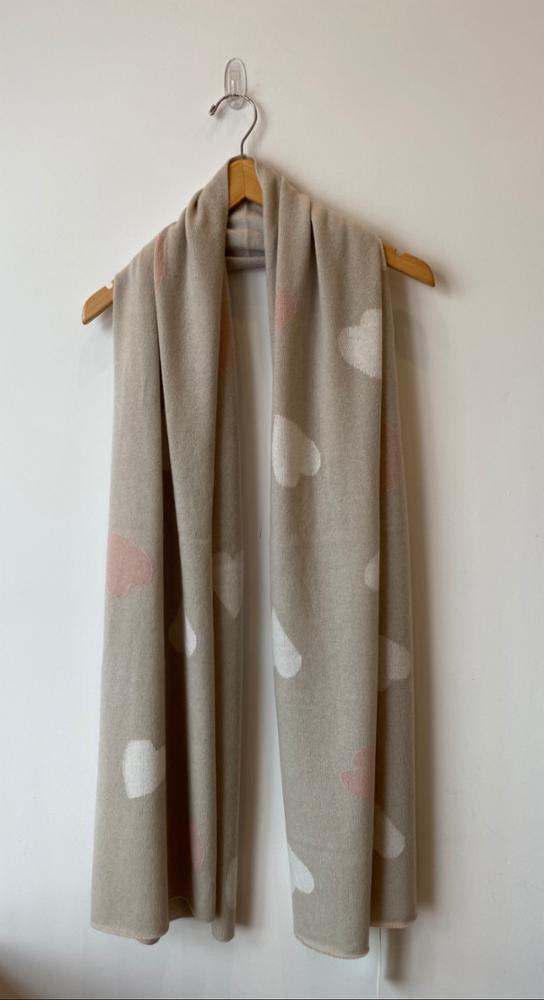 White + Warren - Cashmere Heart Intarsia Scarf in Moonstone Combo