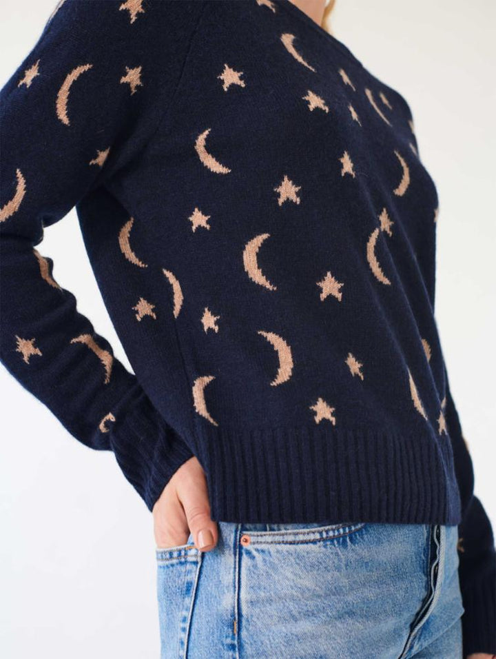White + Warren - Cashmere New Moon Intarsia Sweatshirt in Deep Navy/Camel