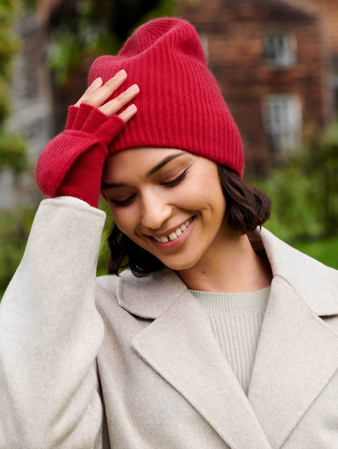 White + Warren - Cashmere Ribbed Pop Top Gloves in True Red