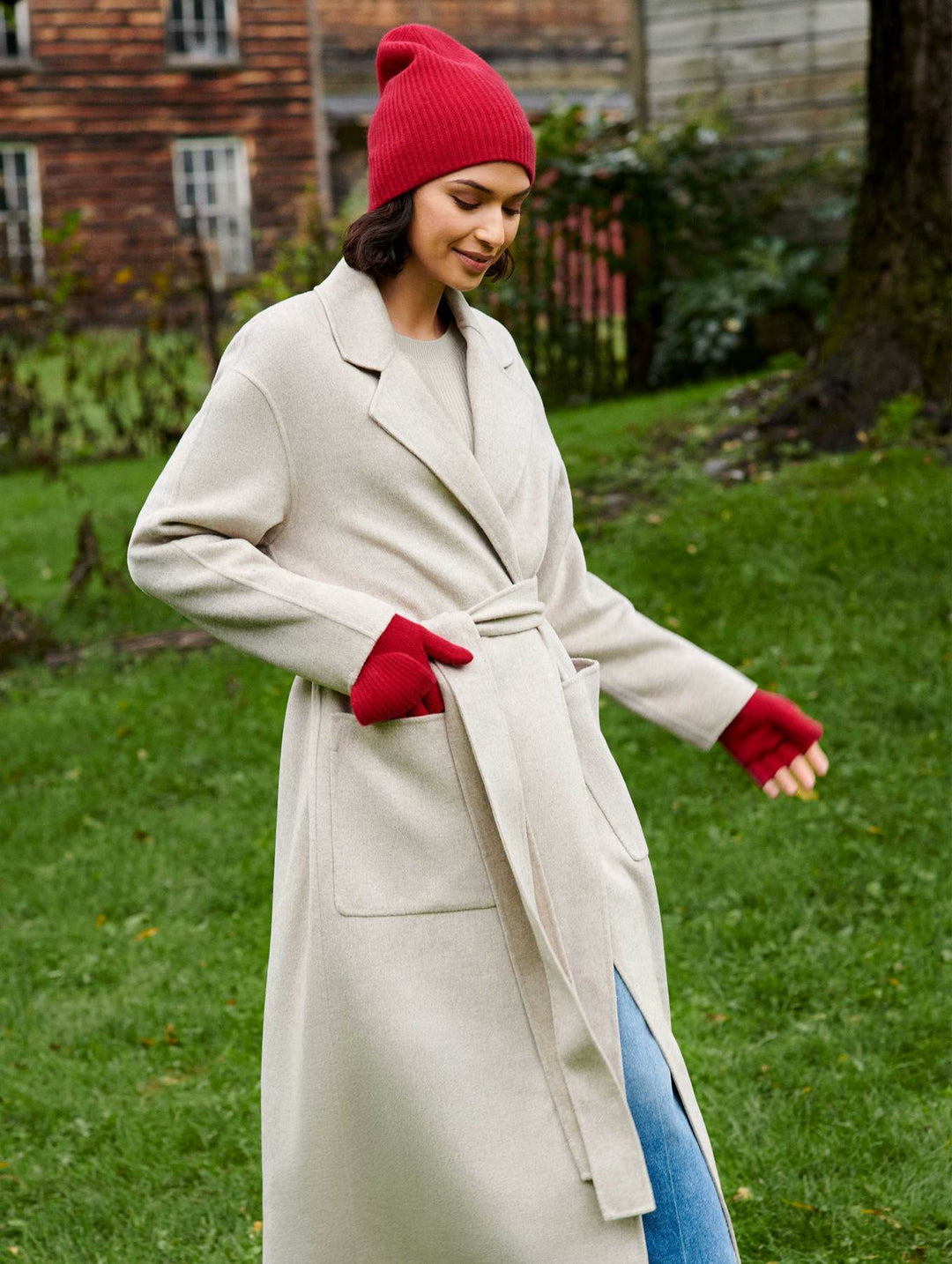 White + Warren - Cashmere Ribbed Pop Top Gloves in True Red