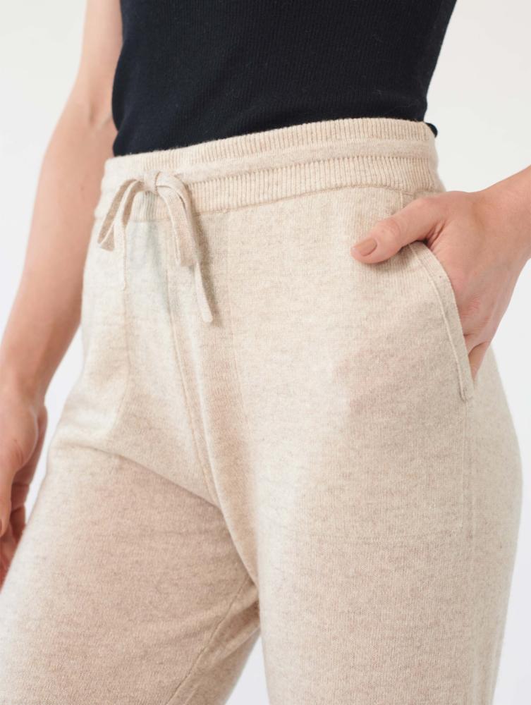 White + Warren - Cashmere Blend Rib Trim Jogger in Sand Heather