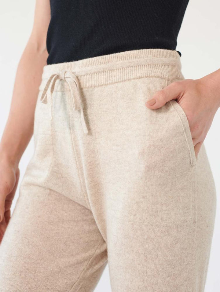 White + Warren - Cashmere Blend Rib Trim Jogger in Sand Heather