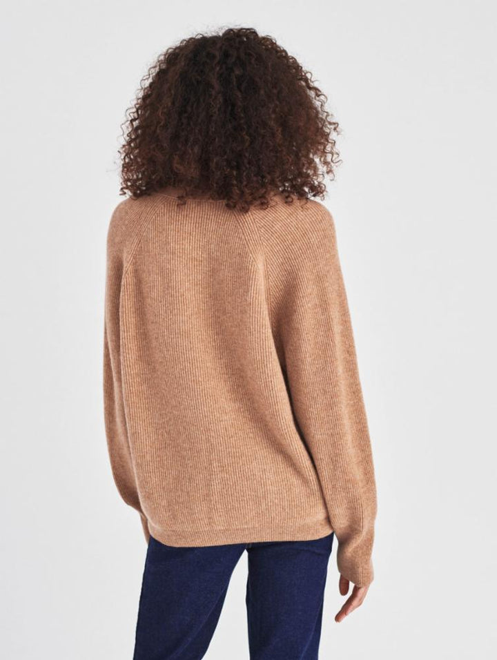 White + Warren - Cashmere Ribbed Patch Pocket Cardigan in Camel Heather