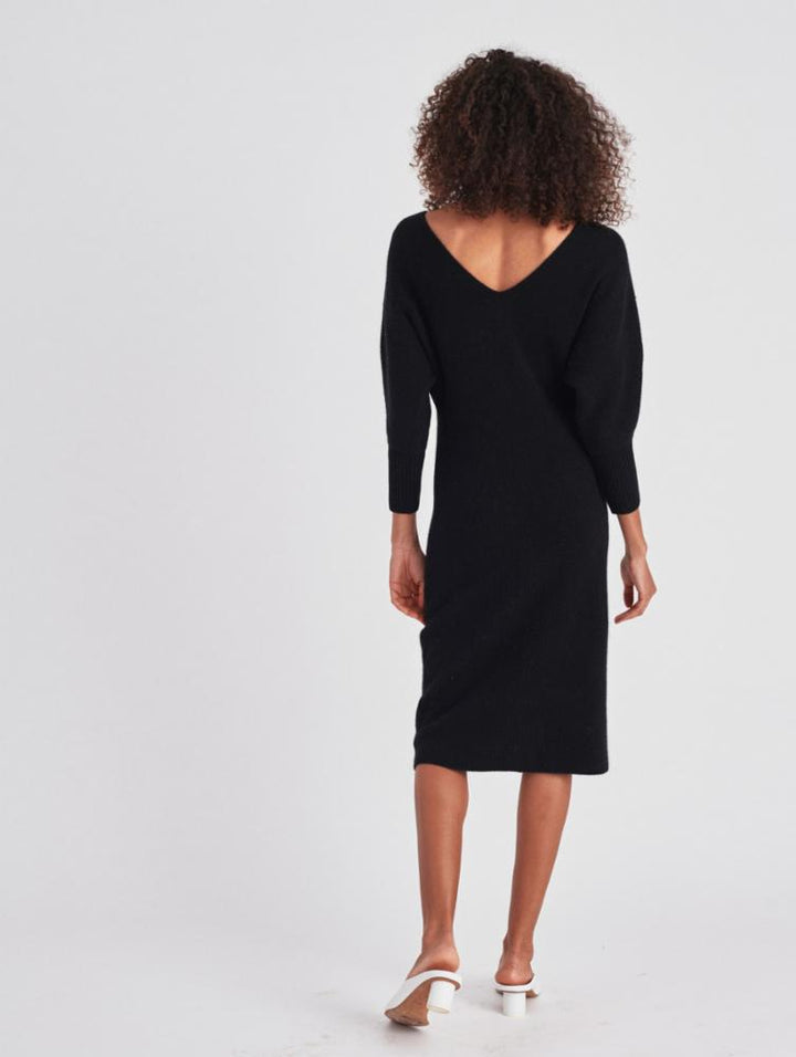 White + Warren - Cashmere Ribbed V Neck Dress in Black