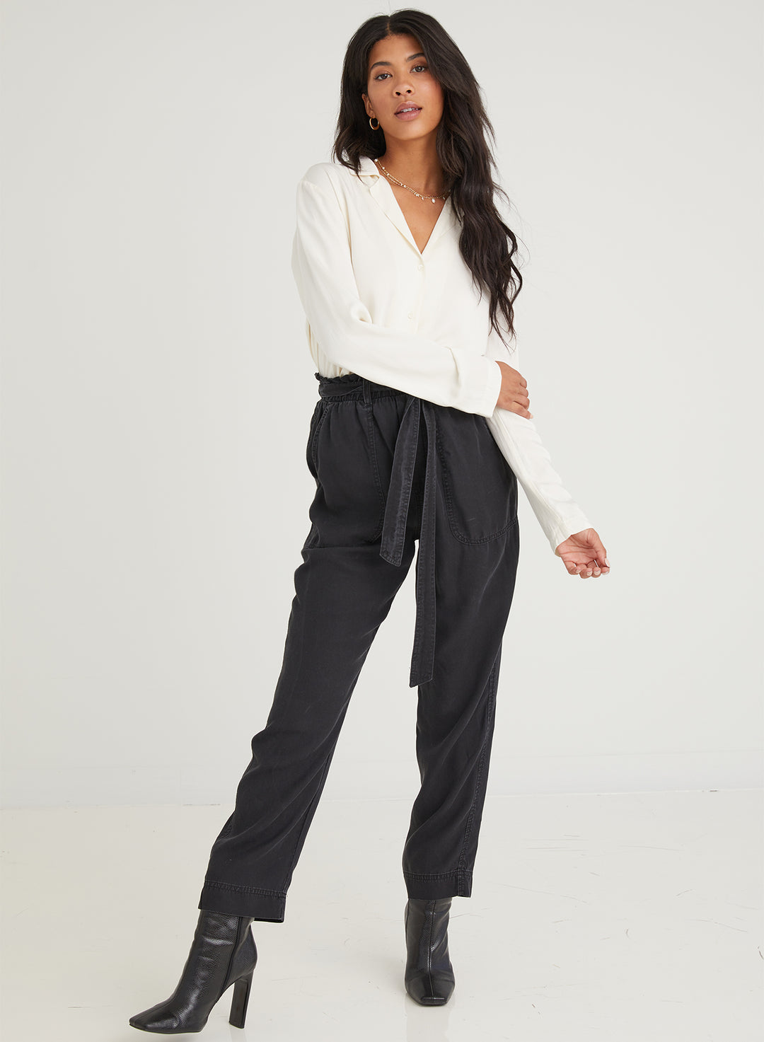 Bella Dahl - Belted Pocket Trouser in Washed Black