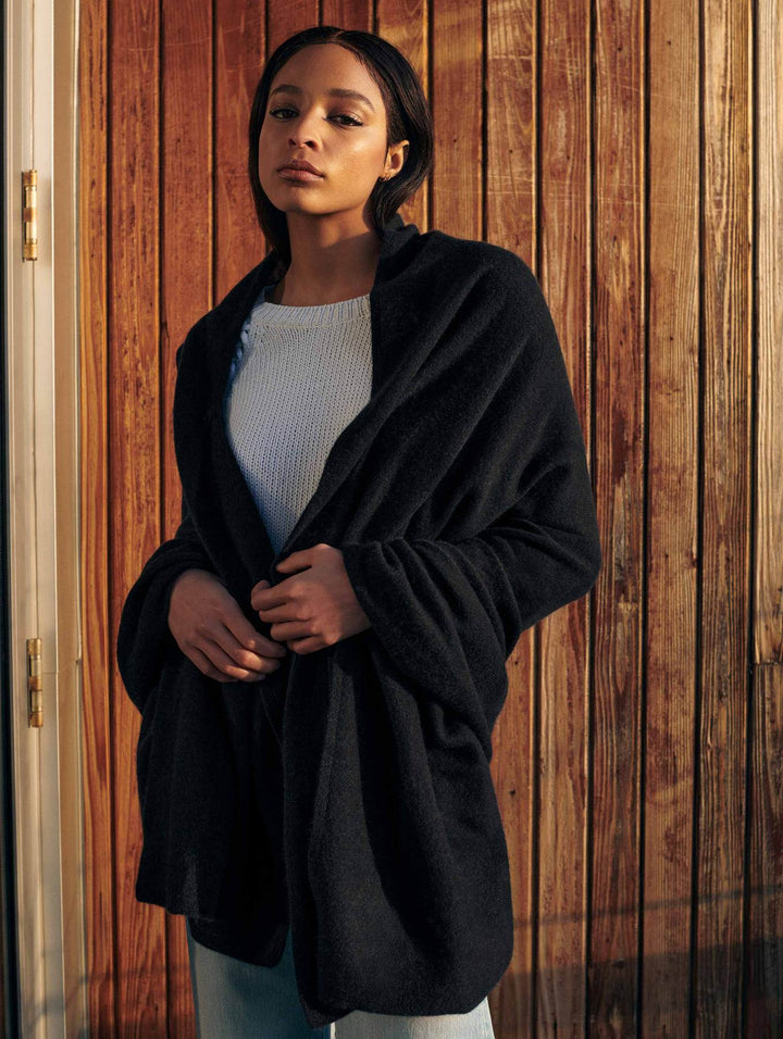 White + Warren - Cashmere Travel Wrap in Black