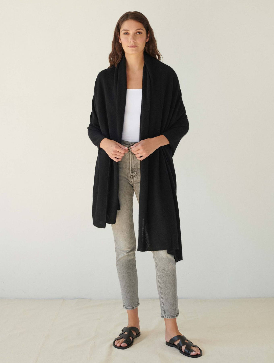 White + Warren - Cashmere Travel Wrap in Black