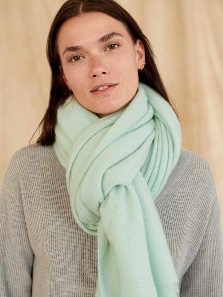White + Warren - Cashmere Travel Wrap in Cucumber
