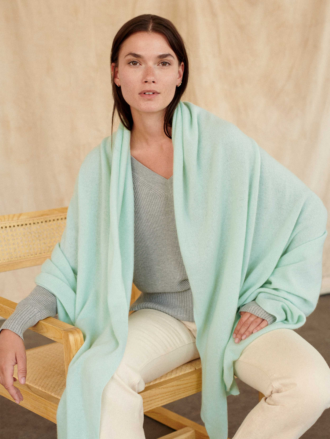 White + Warren - Cashmere Travel Wrap in Cucumber