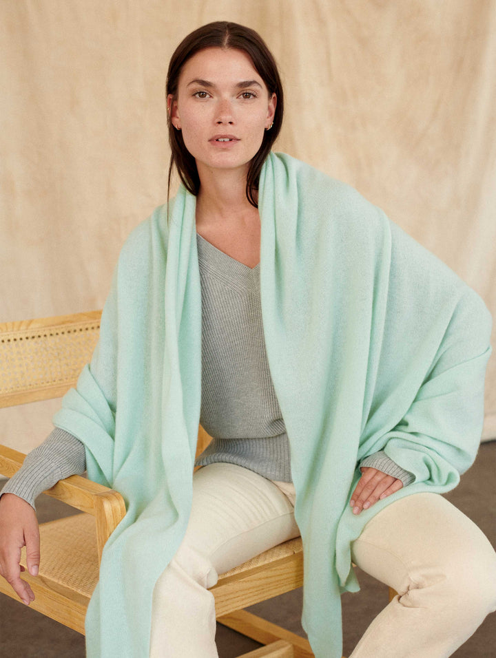 White + Warren - Cashmere Travel Wrap in Cucumber