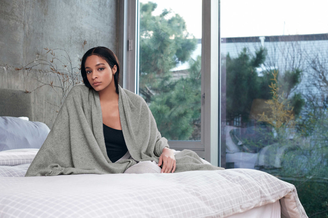 White + Warren - Cashmere Travel Wrap in Misty Grey Heather
